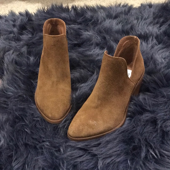 Steve Madden Shoes - Tan suede booties